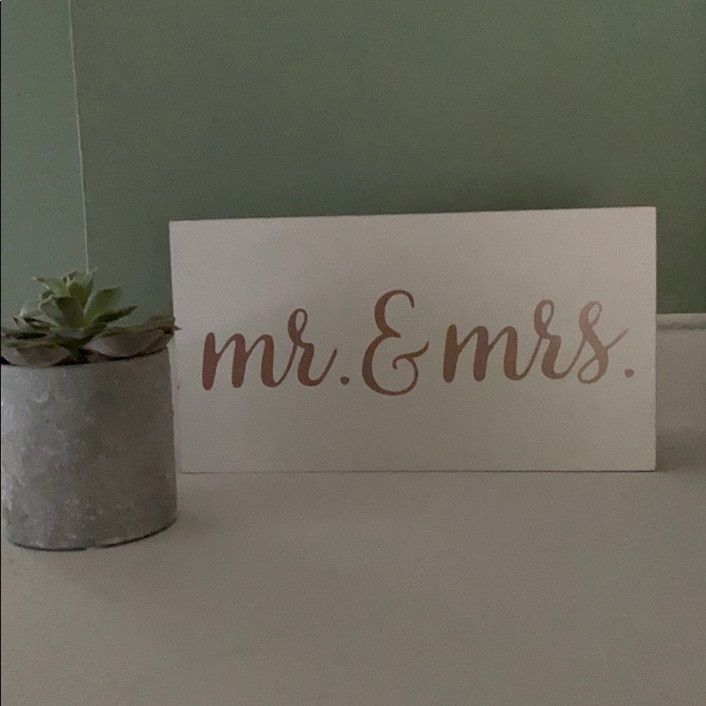Mr & Mrs wooden sign pink and white